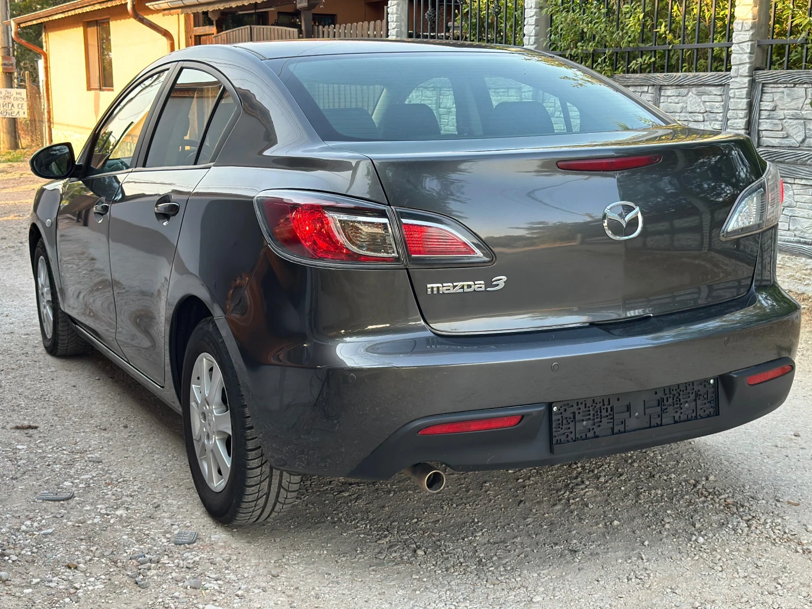 Mazda 3 1.6-БЕНЗИН-СЕДАН - изображение 6