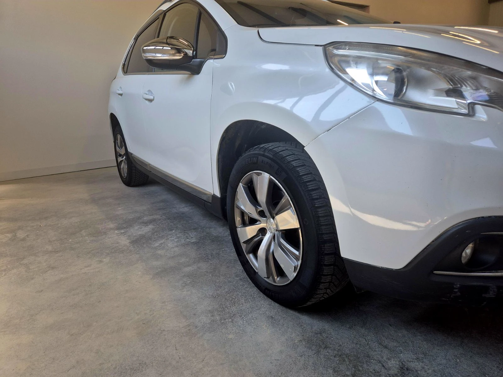 Peugeot 2008 1.6EHDI-АВТОМАТ, БЯЛА ПЕРЛА, ПАНОРАМА - изображение 4