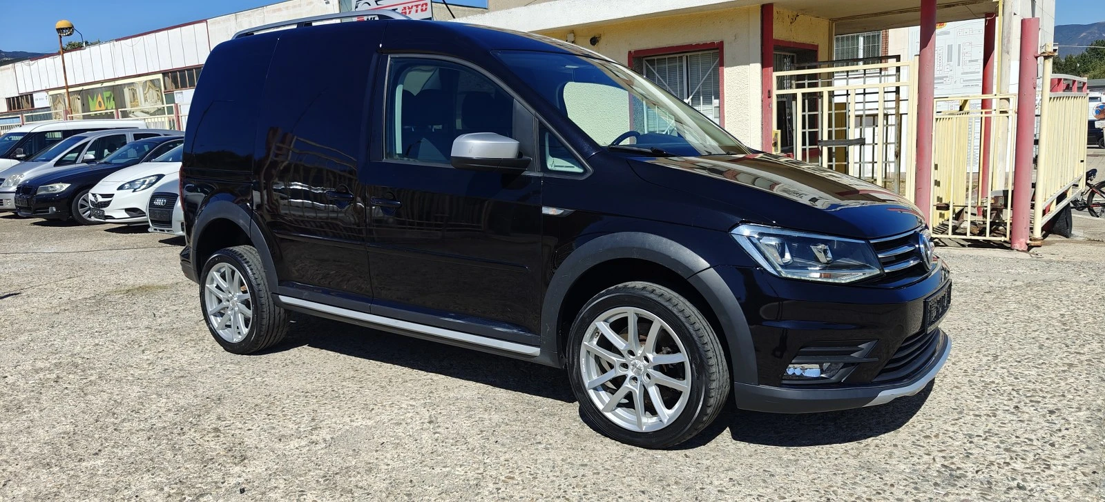 VW Caddy 2.0D-AUTO-ALLTRACK - изображение 9