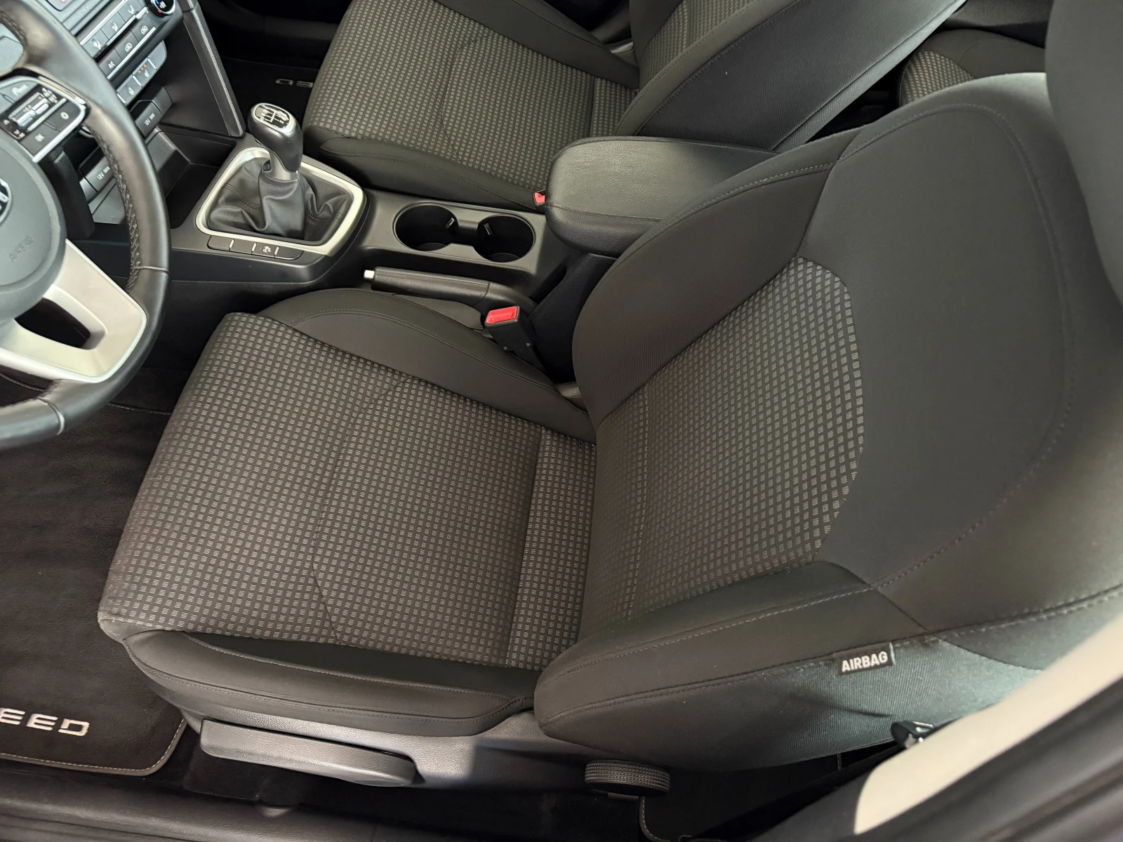 Kia Ceed 1.4I* 99к.с* 6ск* LED* СЕРВИЗНА КНИЖКА С ПЪЛНА ИСТ - изображение 9