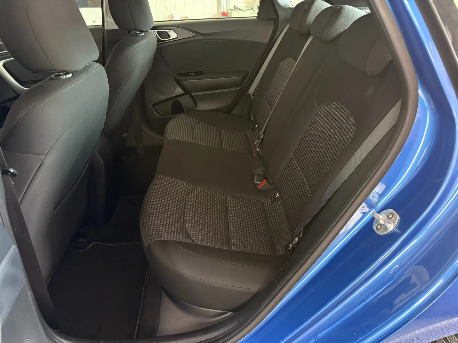 Kia Ceed 1.4I* 99к.с* 6ск* LED* СЕРВИЗНА КНИЖКА С ПЪЛНА ИСТ - изображение 10