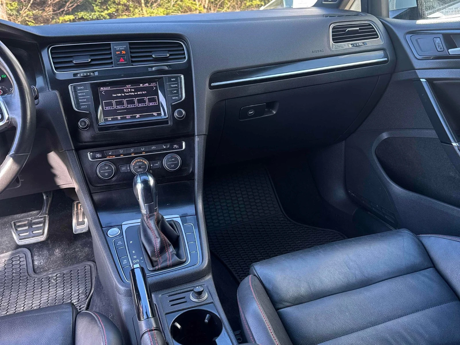 VW Golf GTI С РЕГИСТРАЦИЯ & АВТО КРЕДИТ, снимка 10 - Автомобили и джипове - 54047344