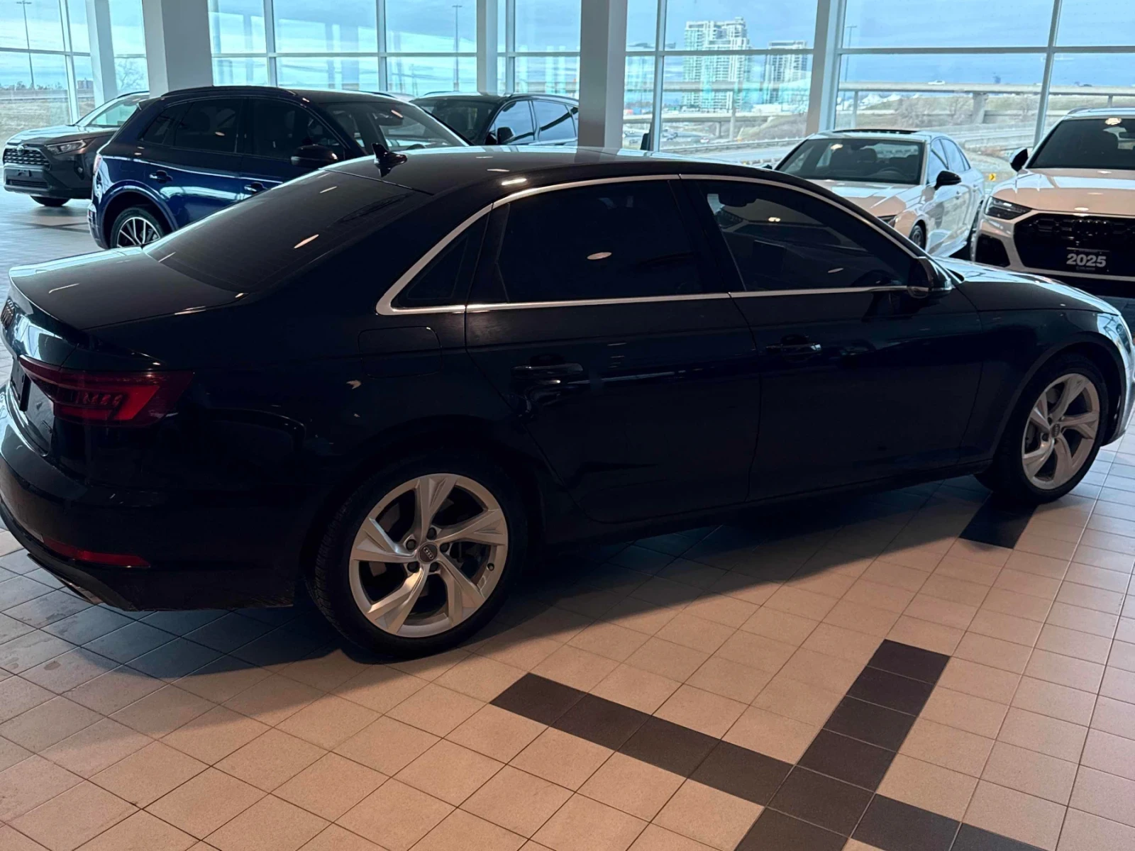 Audi A4 PROGRESSIVE * ЦЕНА ДО БГ * CAR FAX * АВТО КРЕДИТ, снимка 2 - Автомобили и джипове - 54110795