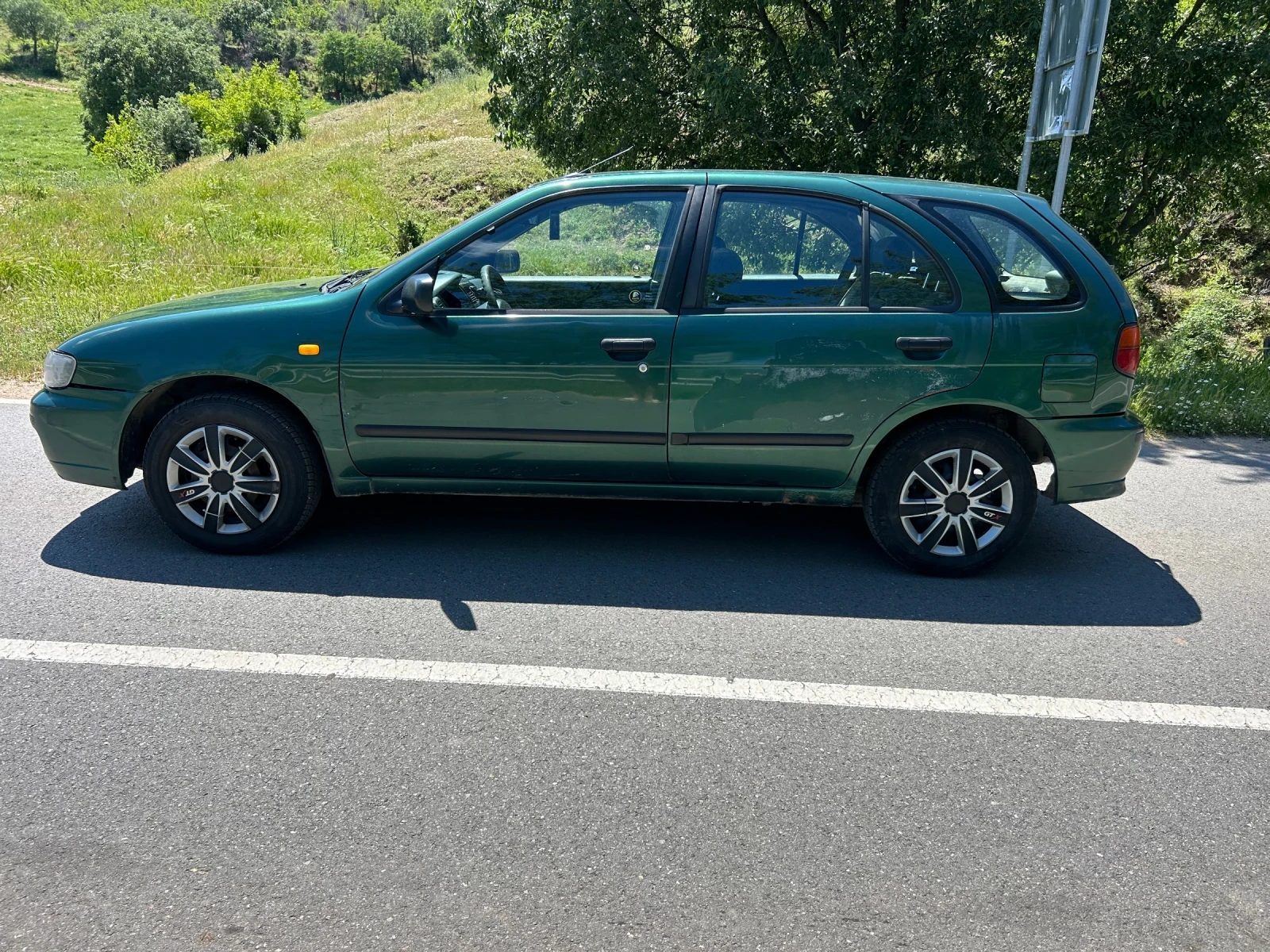 Nissan Almera 1.4 БЕНЗИН, снимка 4 - Автомобили и джипове - 54553402