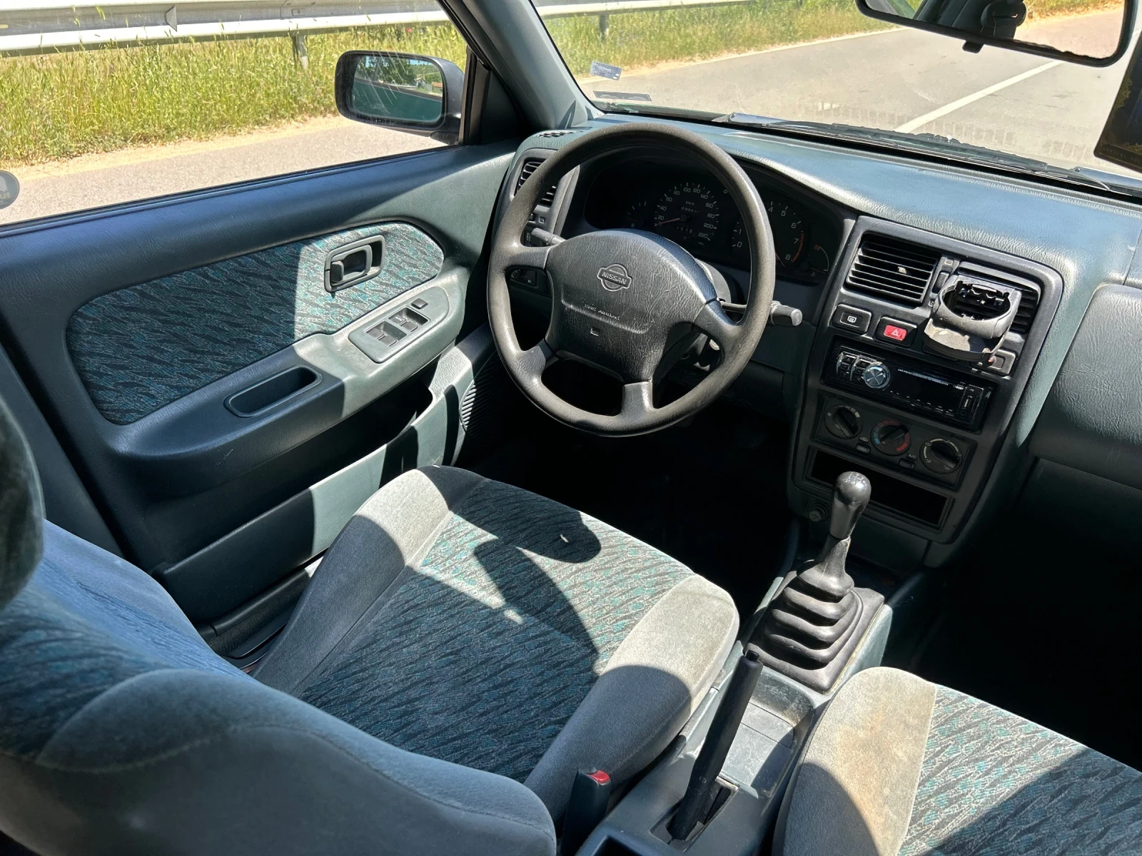 Nissan Almera 1.4 БЕНЗИН, снимка 10 - Автомобили и джипове - 54553402
