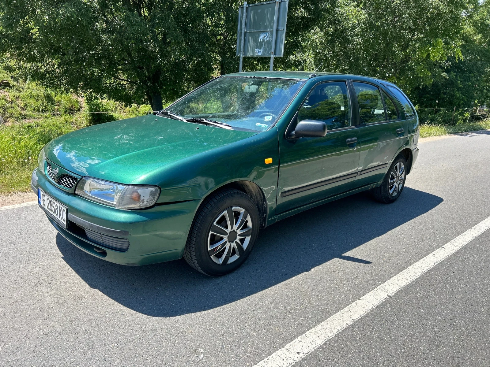 Nissan Almera 1.4 БЕНЗИН, снимка 3 - Автомобили и джипове - 54553402