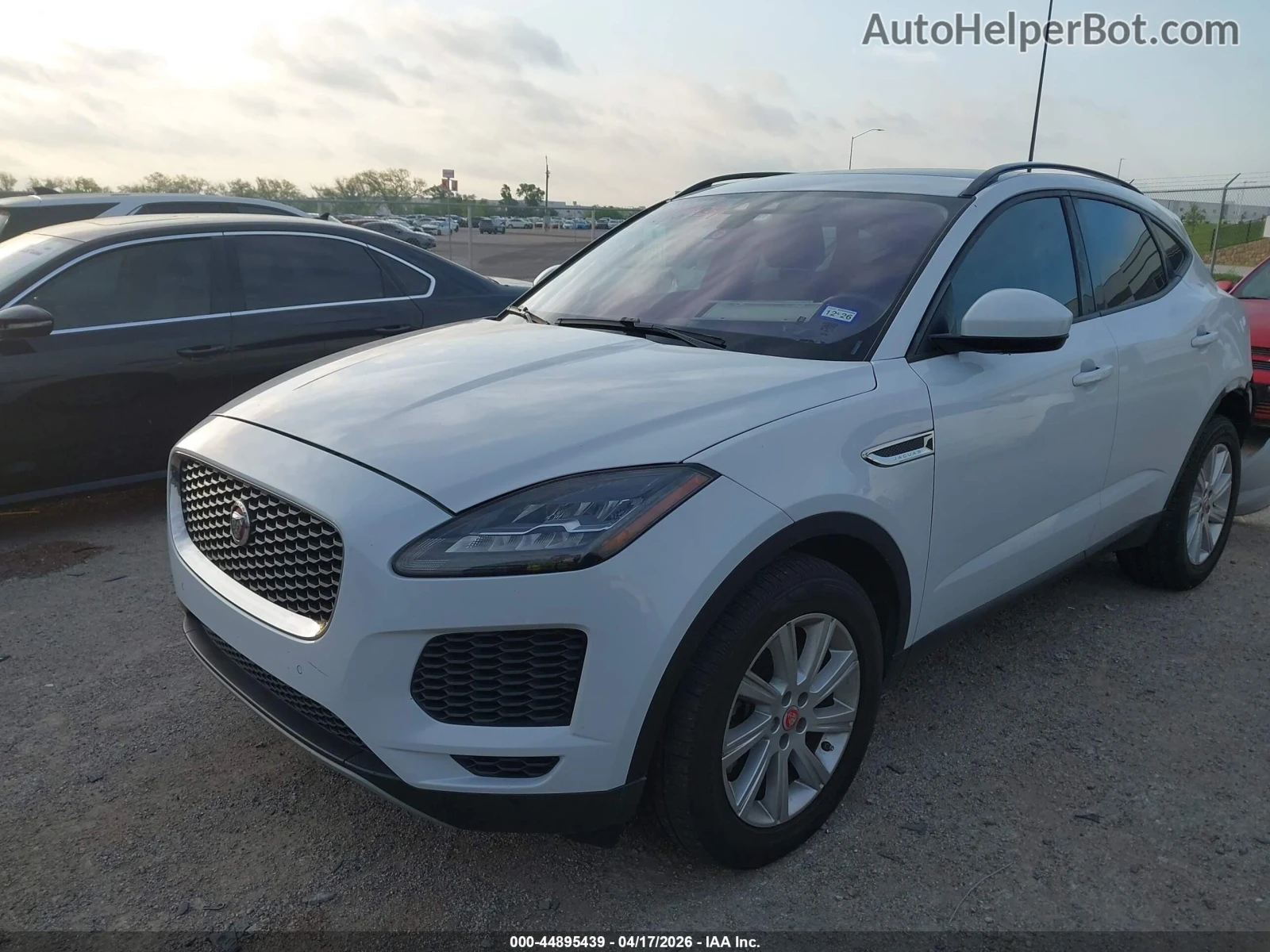 Jaguar E-pace P250 AWD* ПОДГРЕВ* КАМЕРА* KEYLESS* MERIDIAN, снимка 3 - Автомобили и джипове - 54772285