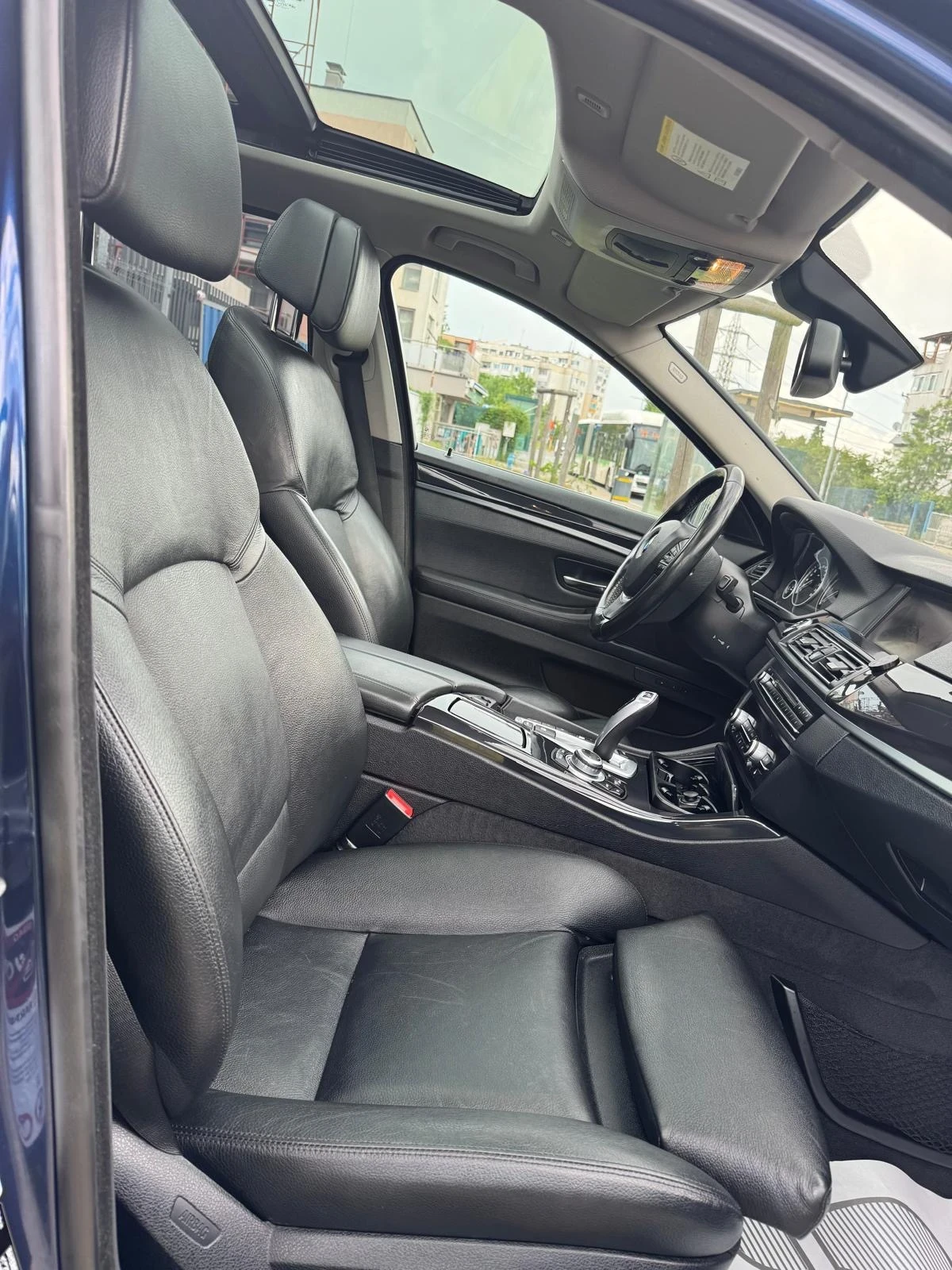 BMW 525 2.0D/AVTOMAT/NAVI/КОЖА/EURO.5B, снимка 13 - Автомобили и джипове - 54832672