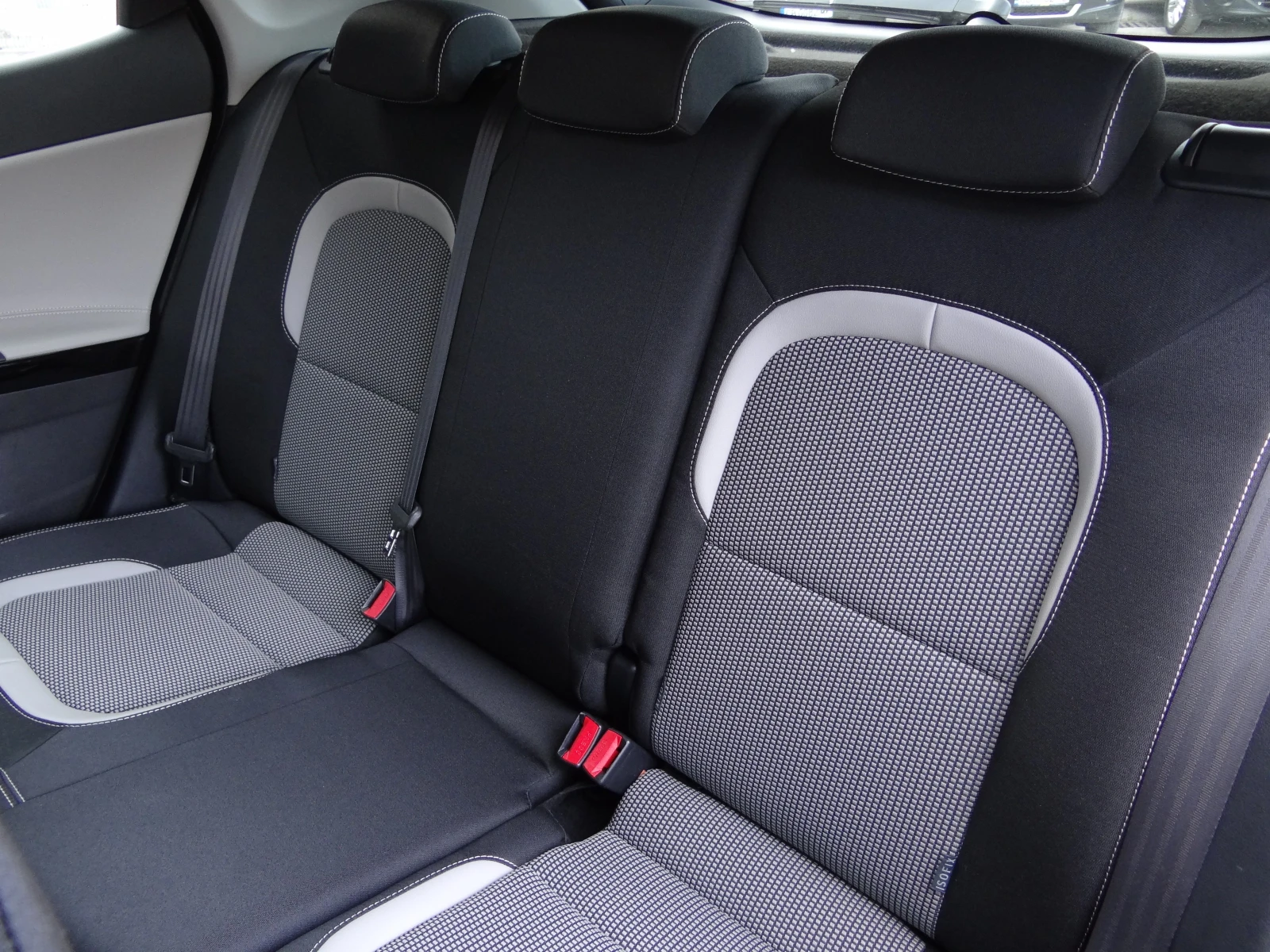 Kia Ceed 1.6crdi - 136k.c. /Navi/Koja/Led/Camera/Euro-6/, снимка 13 - Автомобили и джипове - 54954824