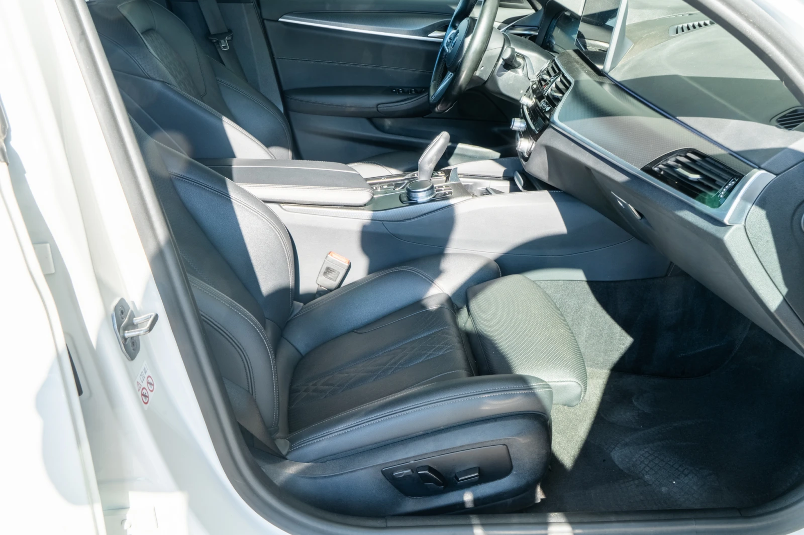 BMW 530 D = G30 = FACE = FULL = M-PACK = TOP = ЛИЗИНГ, снимка 11 - Автомобили и джипове - 55470198