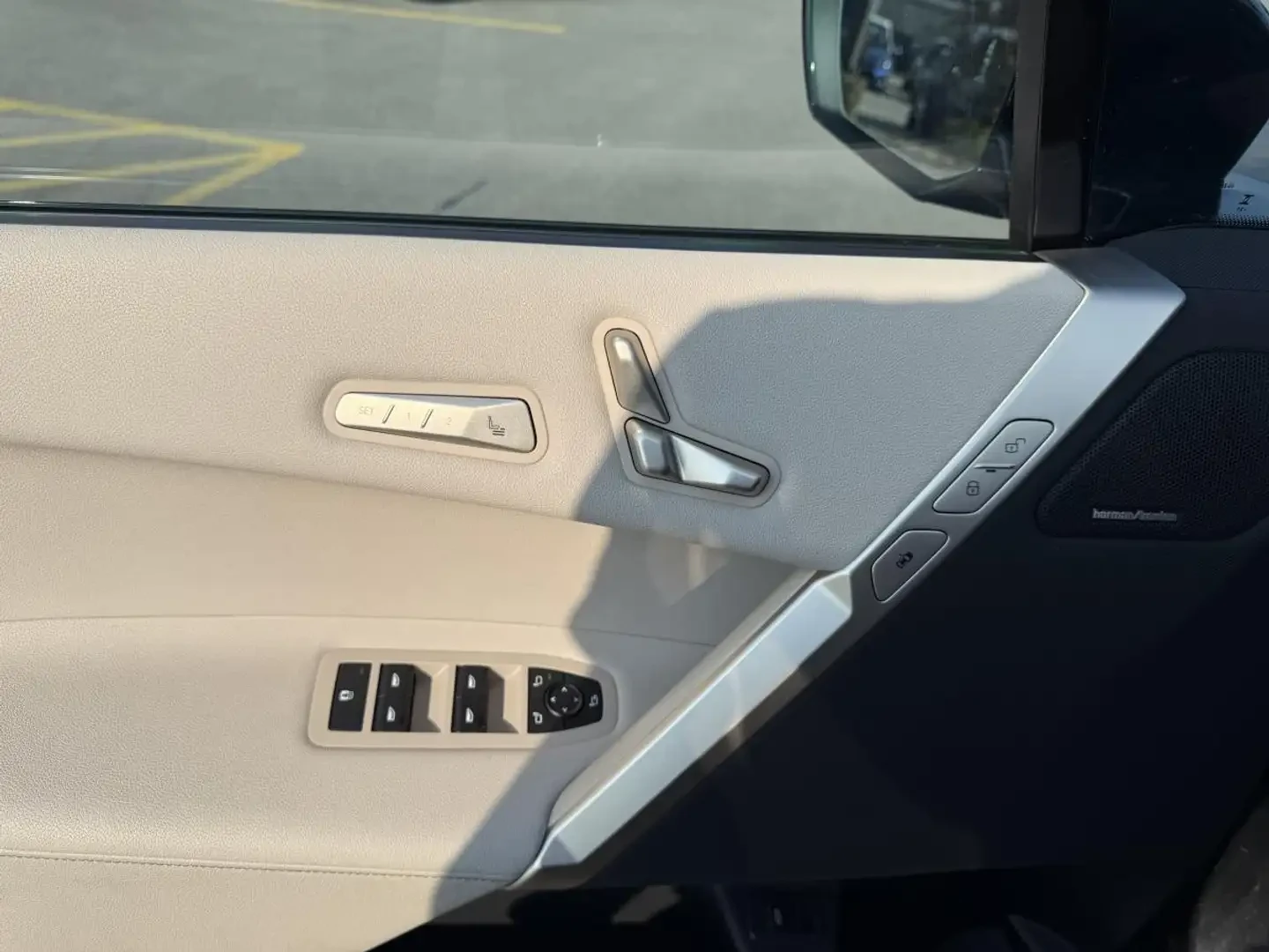 BMW iX XDRIVE50* HARMON* KARDON* 360КАМЕРА* LANE* ASSIST*, снимка 6 - Автомобили и джипове - 55792306