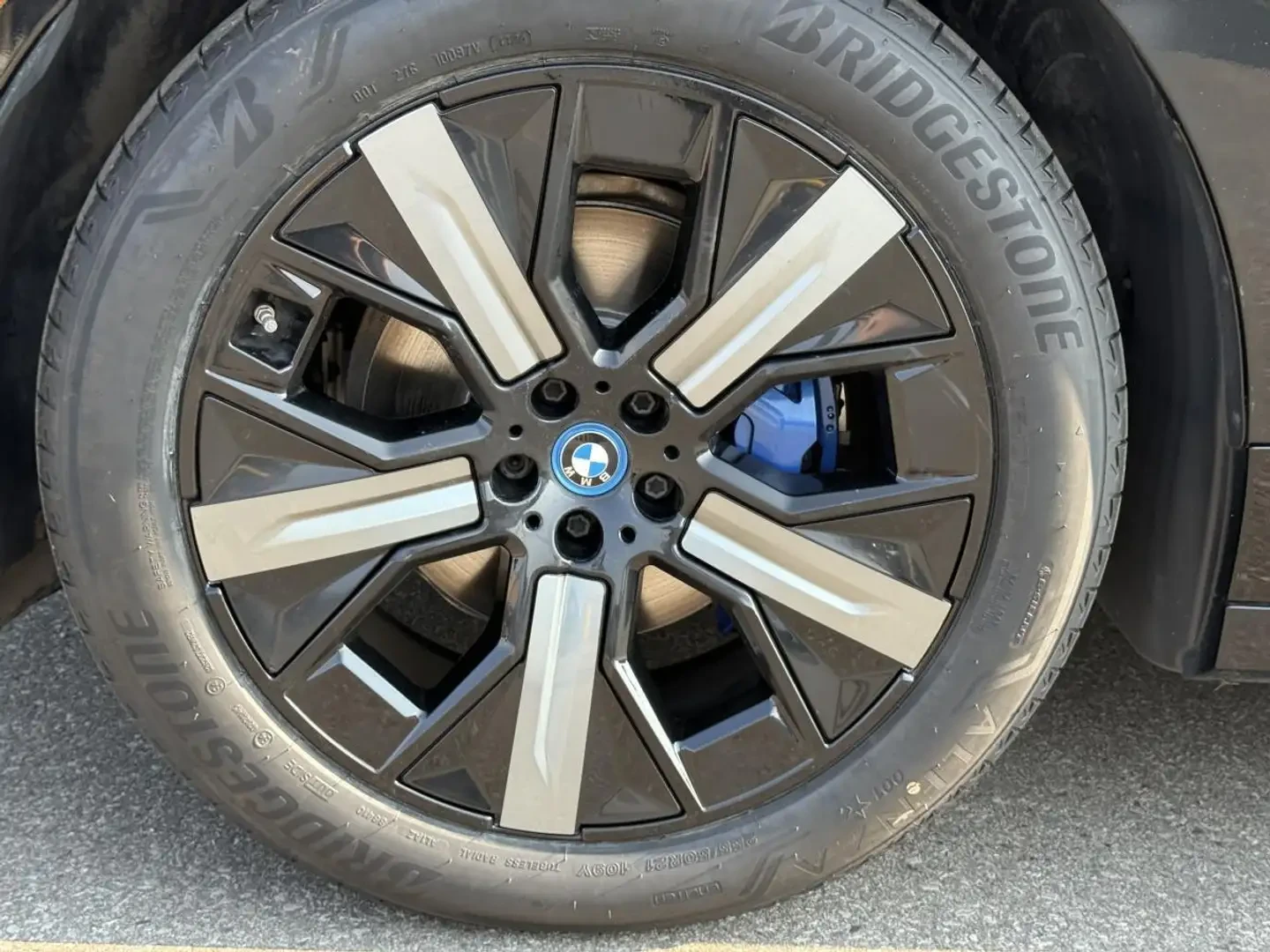 BMW iX XDRIVE50* HARMON* KARDON* 360КАМЕРА* LANE* ASSIST*, снимка 5 - Автомобили и джипове - 55792306