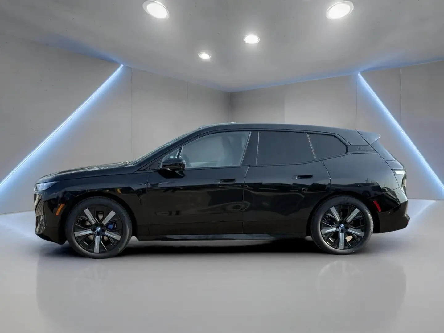 BMW iX XDRIVE50* HARMON* KARDON* 360КАМЕРА* LANE* ASSIST*, снимка 3 - Автомобили и джипове - 55792306