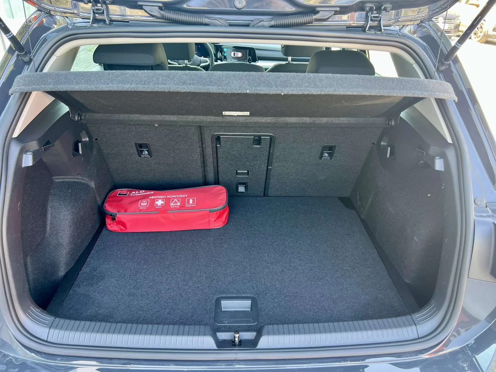 VW Golf 8 Life / 1.5 e-TSI / 150 к.с. / DSG, снимка 15 - Автомобили и джипове - 55938998