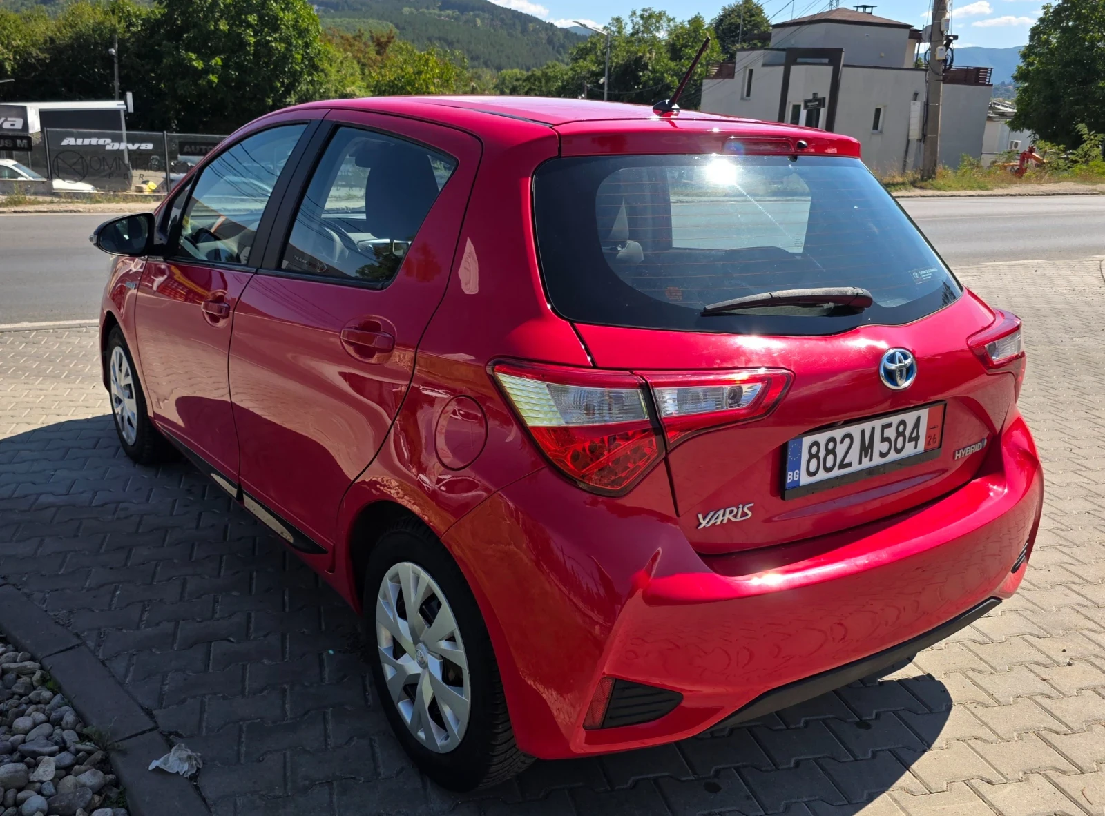 Toyota Yaris 1.5 HYBRID , снимка 14 - Автомобили и джипове - 56121567