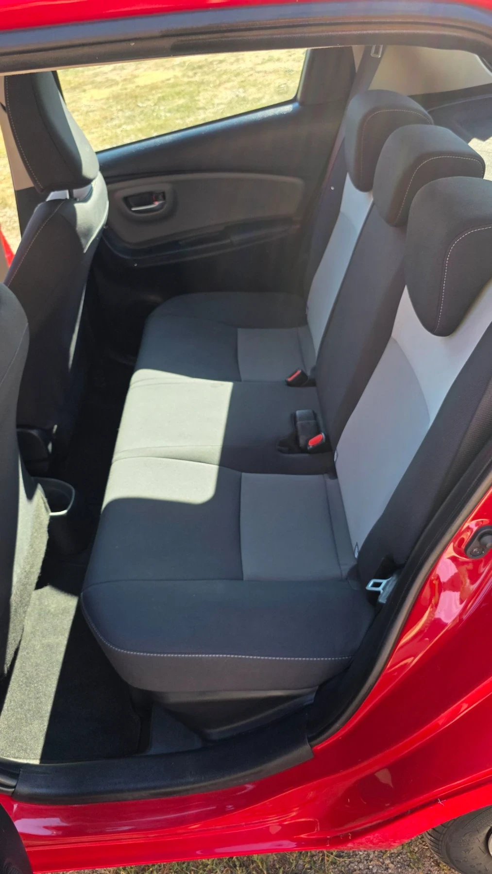Toyota Yaris 1.5 HYBRID , снимка 9 - Автомобили и джипове - 56121567