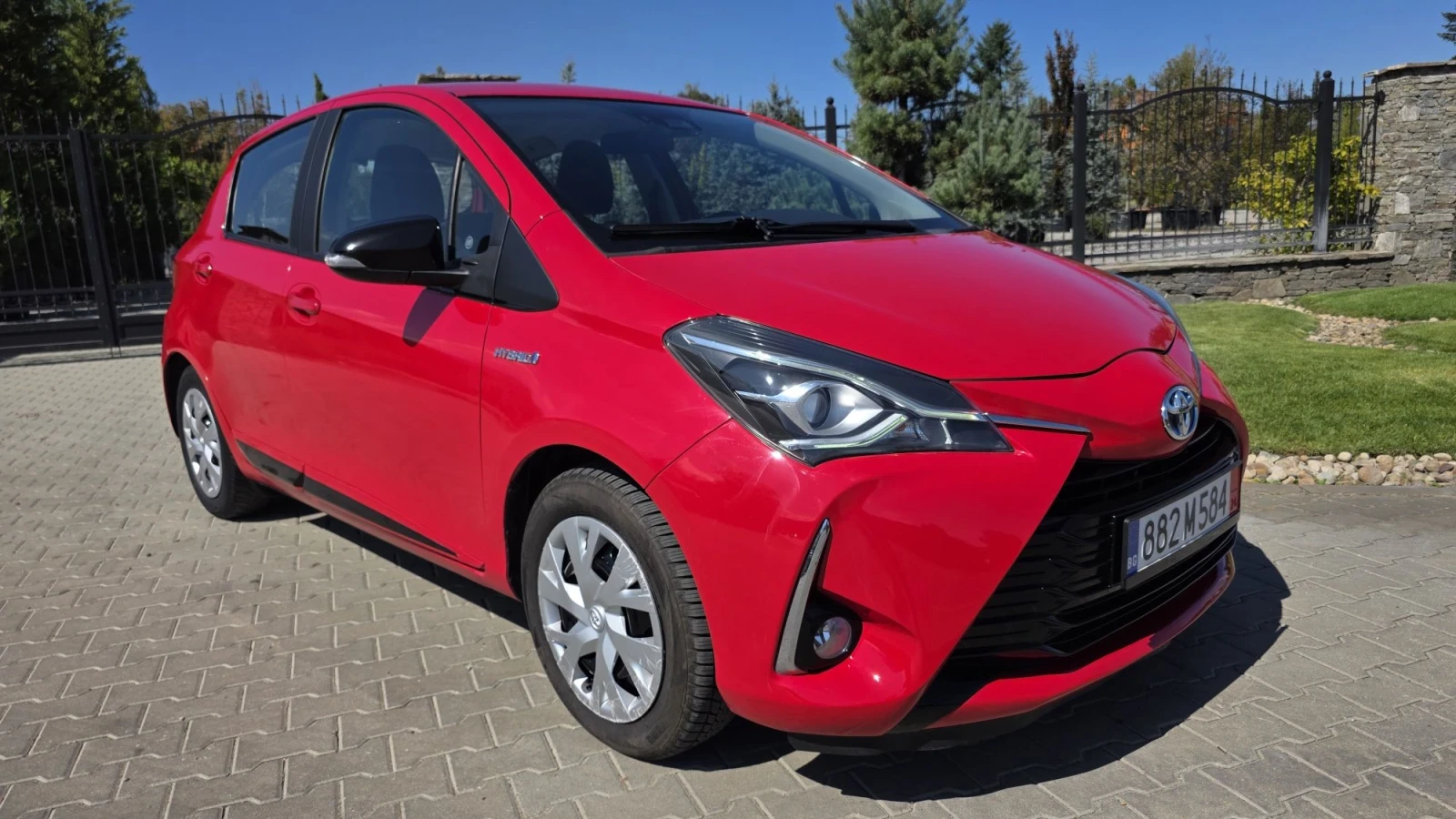 Toyota Yaris 1.5 HYBRID , снимка 12 - Автомобили и джипове - 56121567