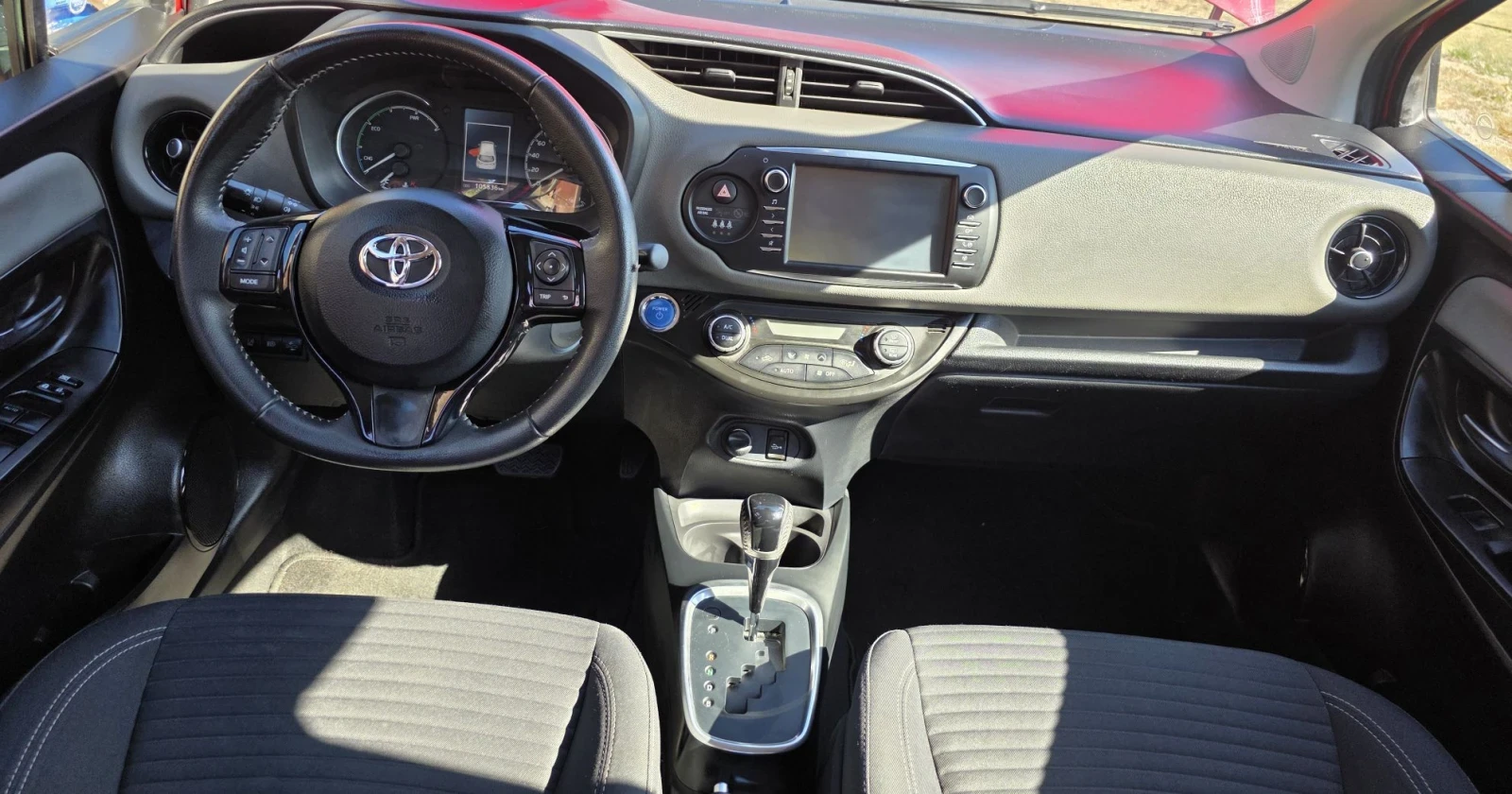 Toyota Yaris 1.5 HYBRID , снимка 7 - Автомобили и джипове - 56121567