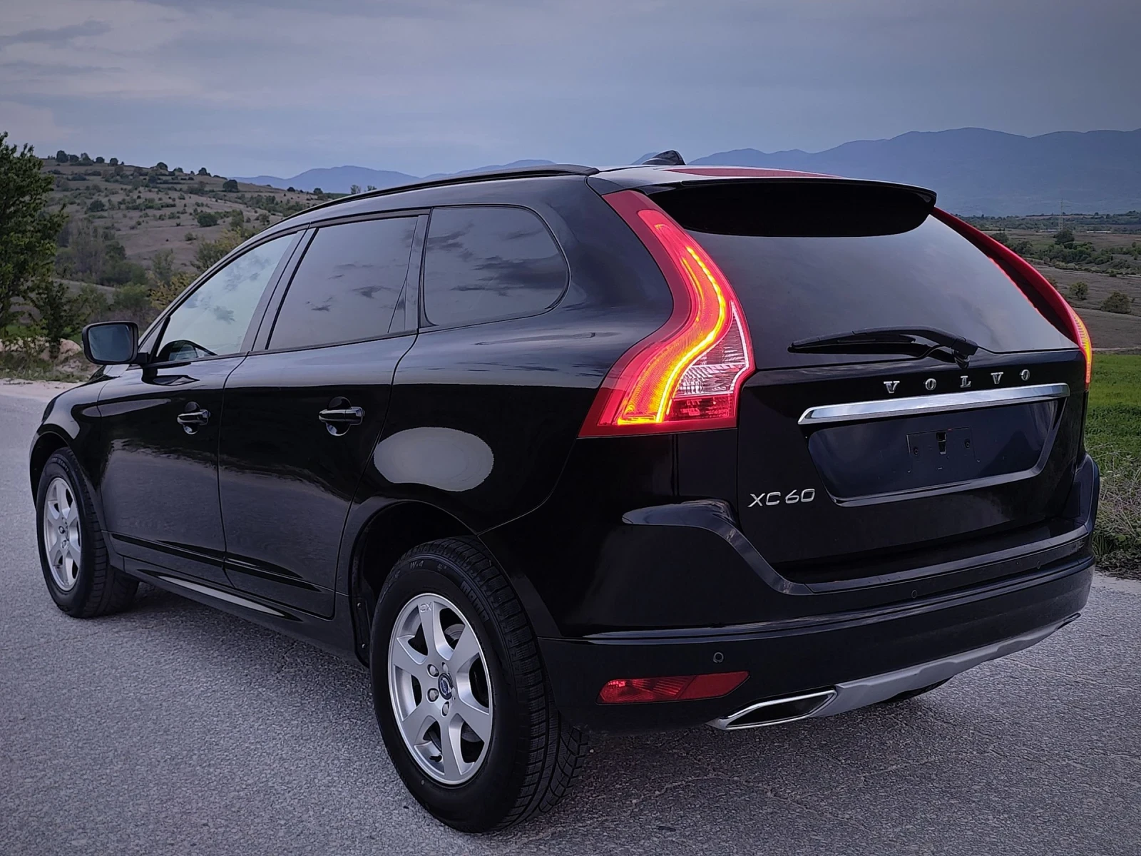 Volvo XC60 * D4* FACE* NAVI* LED*  - изображение 4