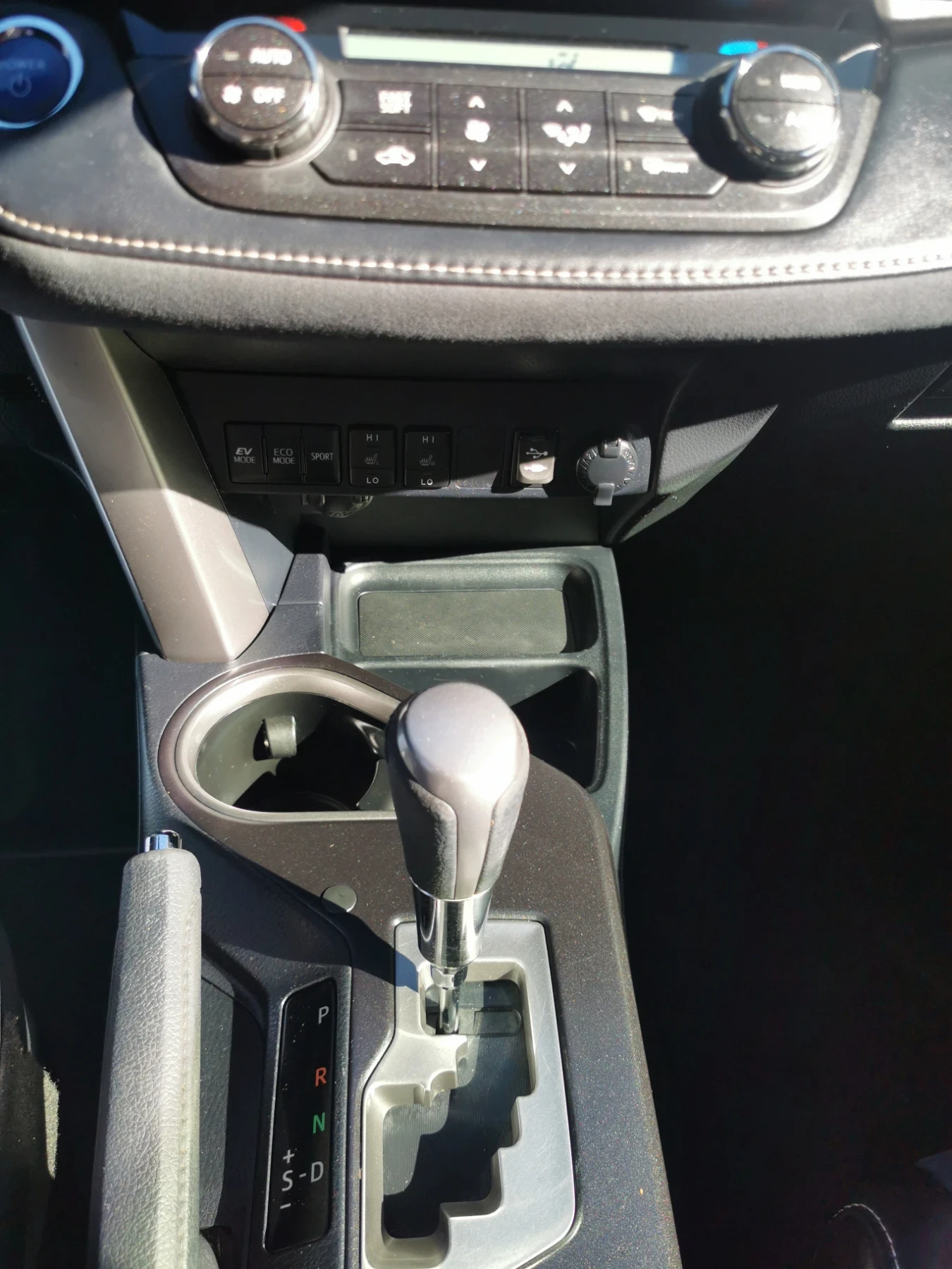 Toyota Rav4 КОЖА/СЕРВ.КНИЖКА! - изображение 10