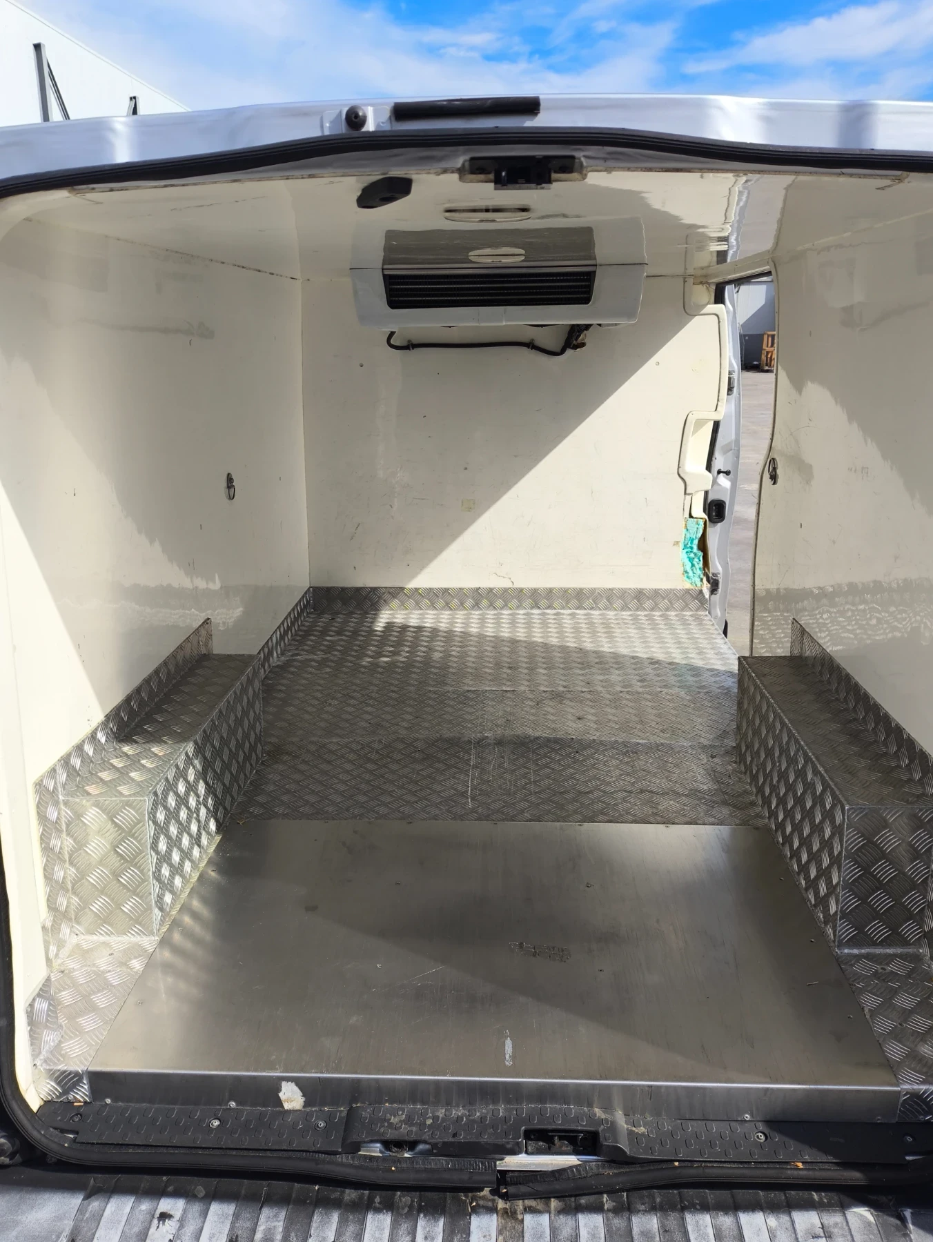 Renault Trafic Хладилен, снимка 7 - Бусове и автобуси - 56481018