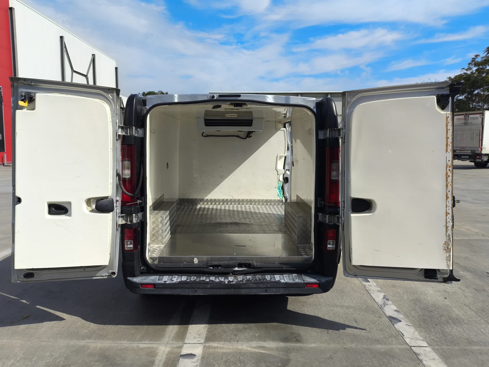 Renault Trafic Хладилен, снимка 8 - Бусове и автобуси - 56481018