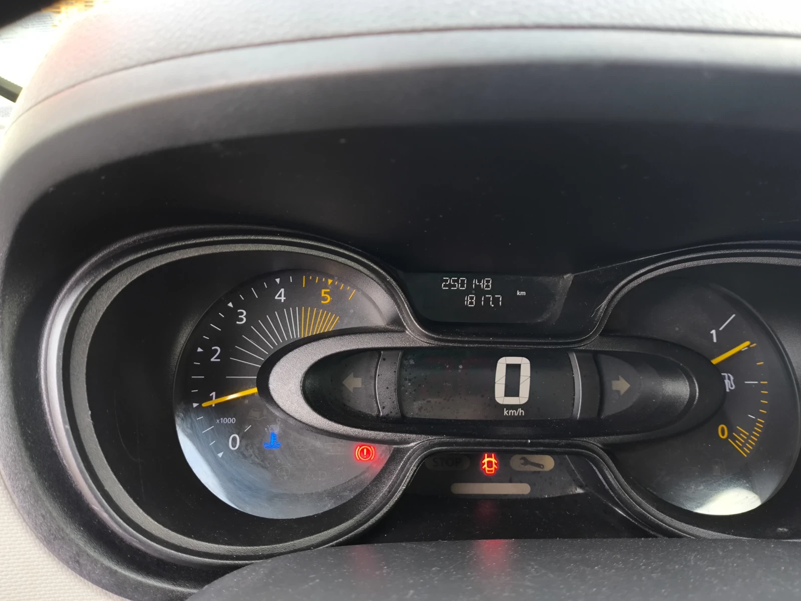 Renault Trafic Хладилен, снимка 12 - Бусове и автобуси - 56481018