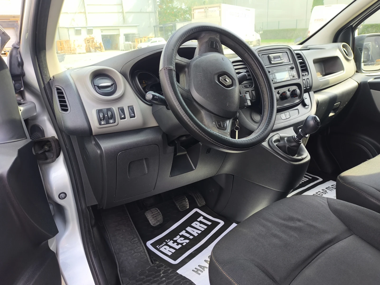 Renault Trafic Хладилен, снимка 10 - Бусове и автобуси - 56481018