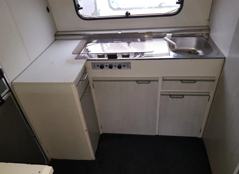 Каравана Adria BAYERLAND VITESSE 3.50, снимка 8 - Каравани и кемпери - 52630459