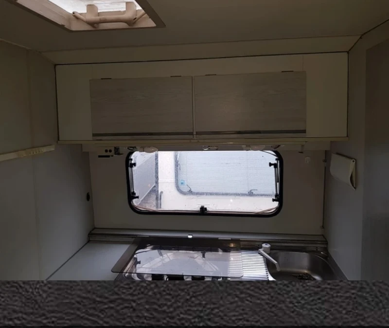 Каравана Adria BAYERLAND VITESSE 3.50, снимка 9 - Каравани и кемпери - 52630459