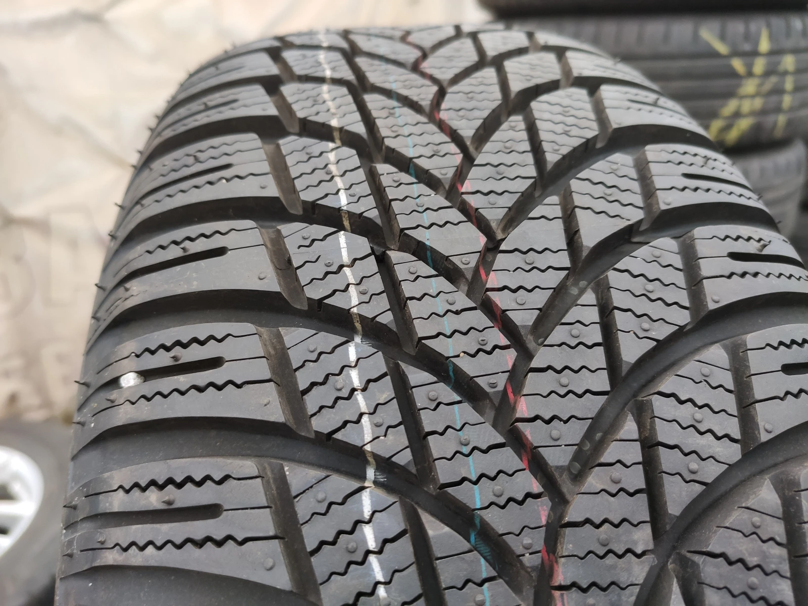 Гуми Зимни 205/60R16