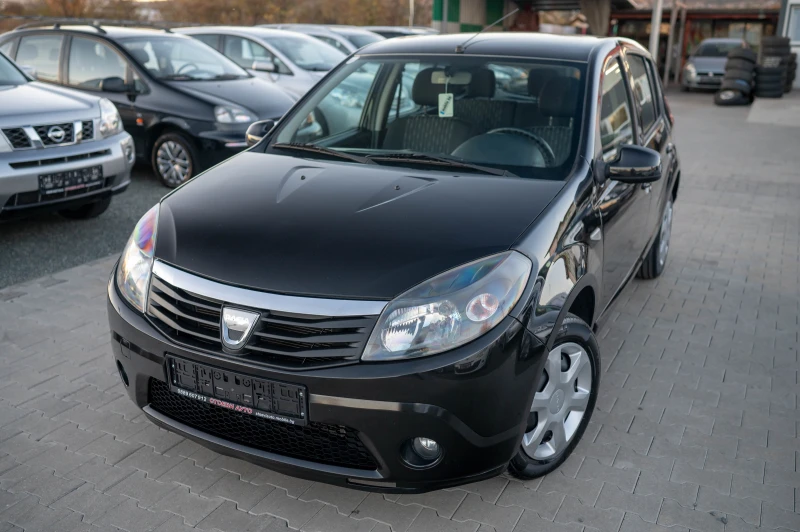 Dacia Sandero 1.2i* 75кс* 2011г, снимка 1 - Автомобили и джипове - 47902361