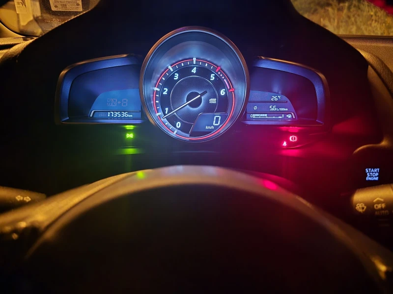 Mazda 3, снимка 10 - Автомобили и джипове - 52578098