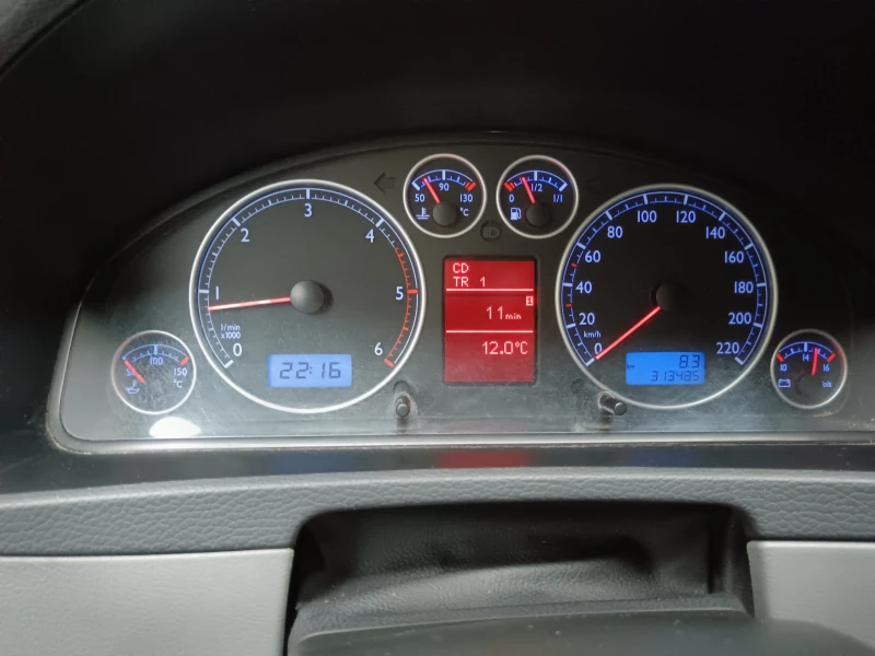 VW Multivan 2.5 TDI, снимка 5 - Автомобили и джипове - 52289553