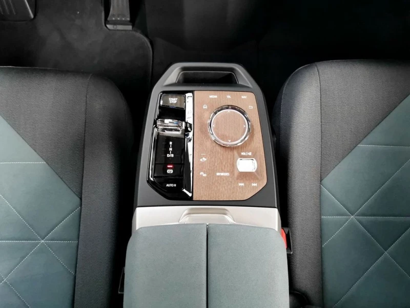 BMW iX ix40, снимка 3 - Автомобили и джипове - 52394758