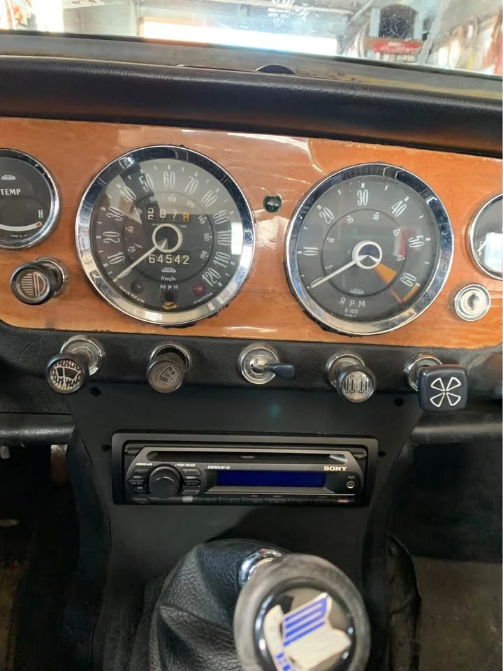 Triumph Spitfire * РЕТРО* КАБРИО* BRITISH RACING GREEN* , снимка 4 - Автомобили и джипове - 54351583