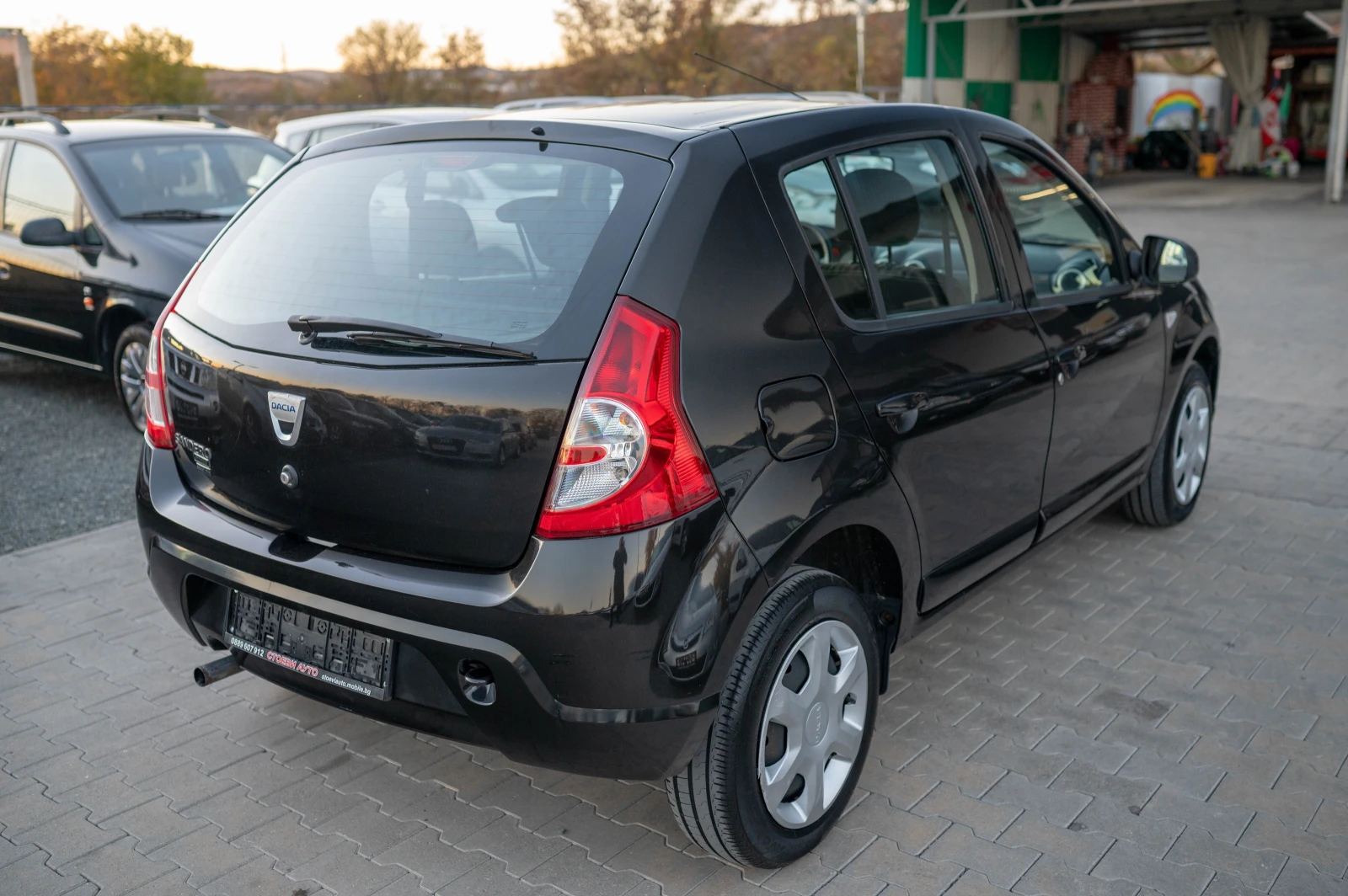 Dacia Sandero 1.2i* 75кс* 2011г - изображение 8