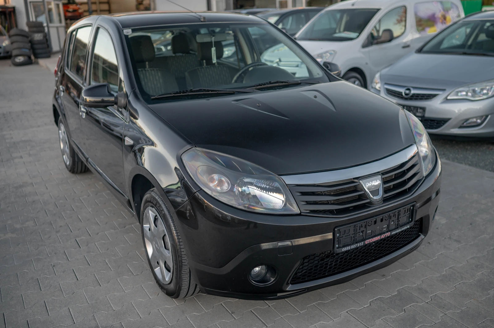 Dacia Sandero 1.2i* 75кс* 2011г - изображение 5