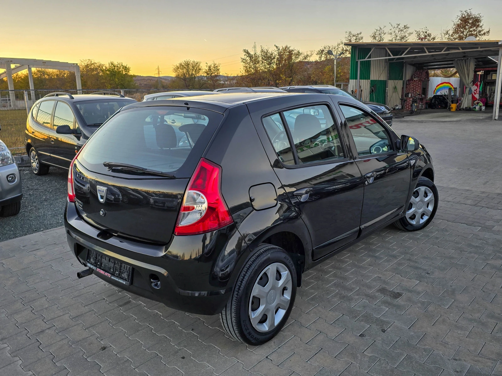 Dacia Sandero 1.2i* 75кс* 2011г - изображение 7