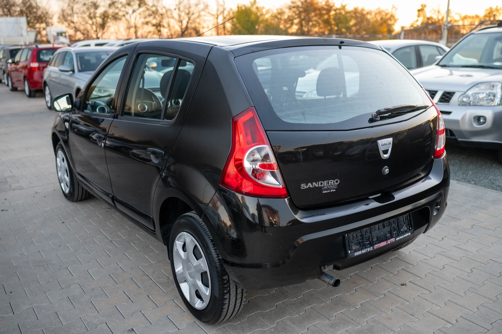 Dacia Sandero 1.2i* 75кс* 2011г - изображение 6