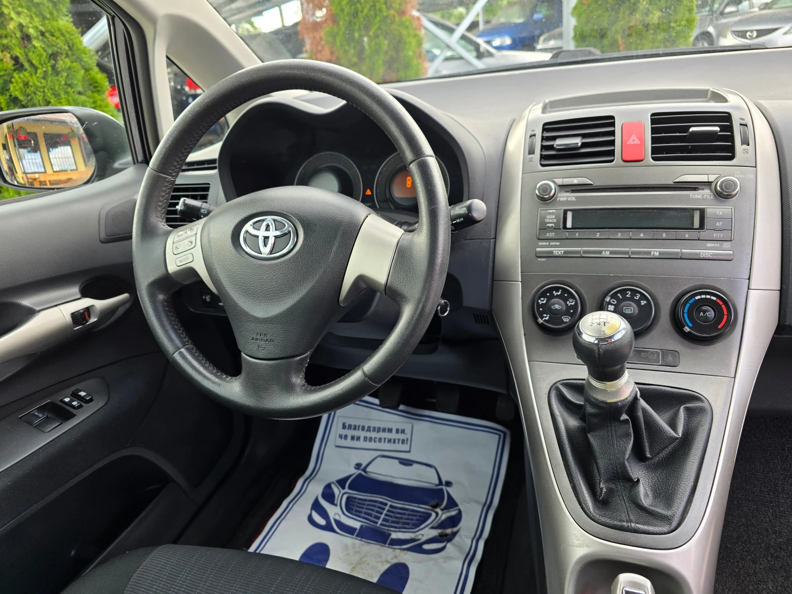 Toyota Auris 1.4i КЛИМАТИК РЕАЛНИ КИЛОМЕТРИ - изображение 10