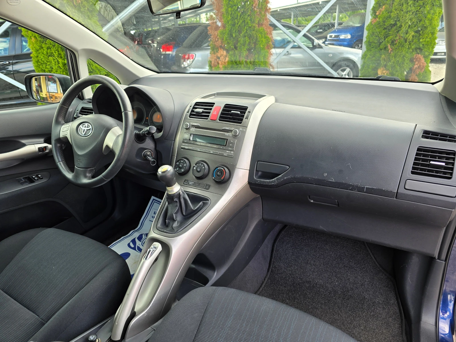 Toyota Auris 1.4i КЛИМАТИК РЕАЛНИ КИЛОМЕТРИ - изображение 8