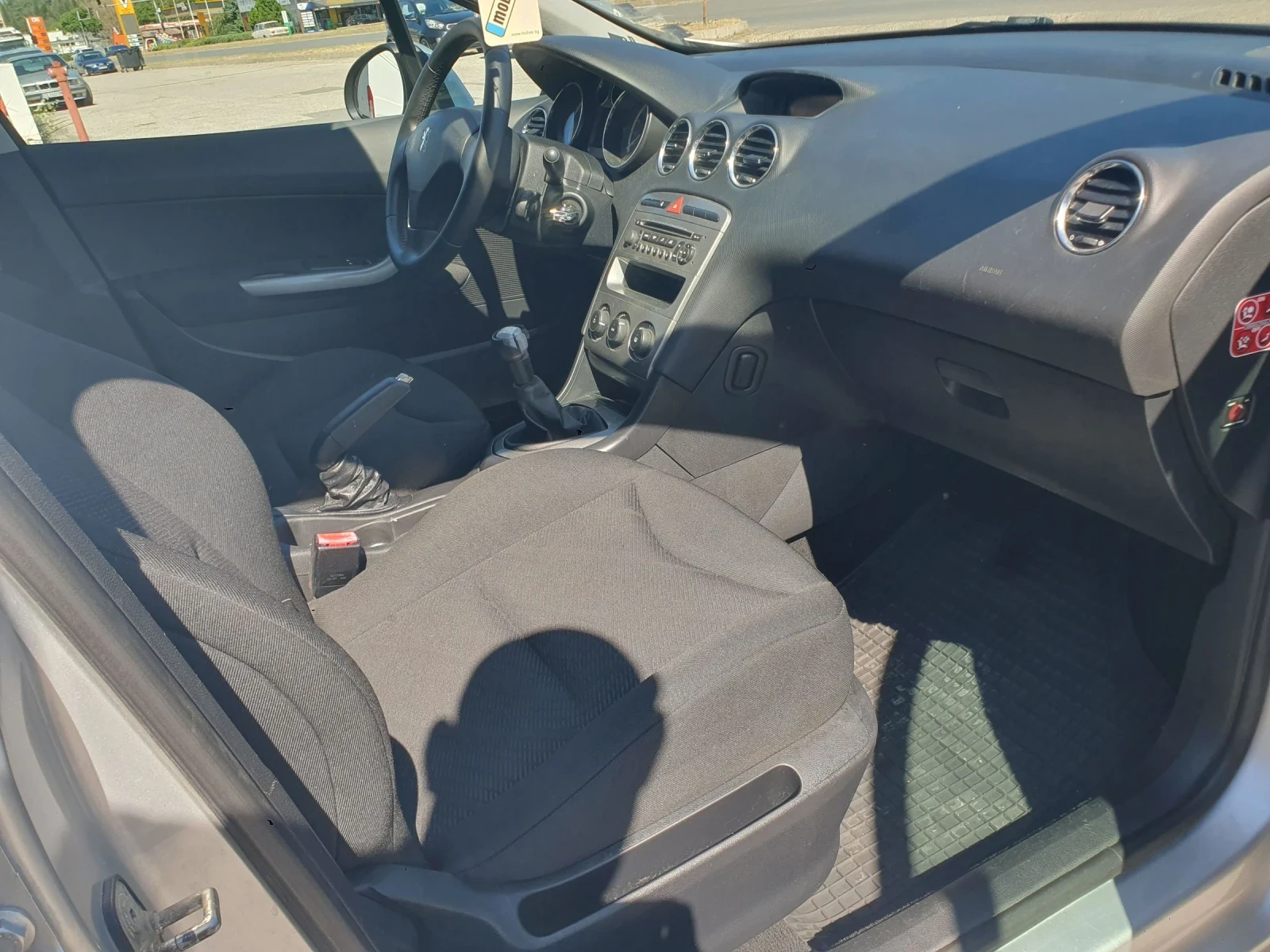 Peugeot 308 1, 4 бензин 95 к.с Обслужен преди 10 км - изображение 10