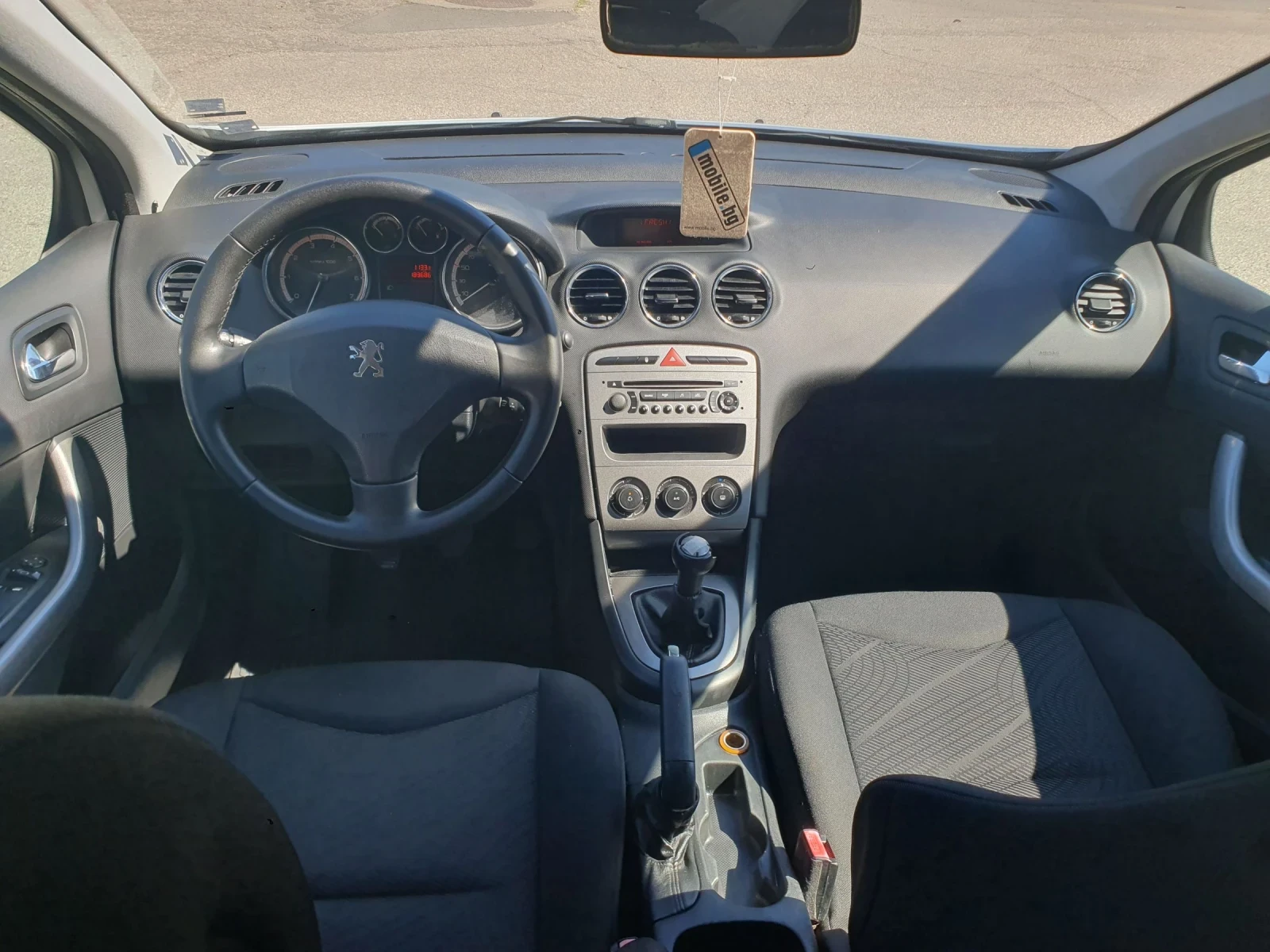 Peugeot 308 1, 4 бензин 95 к.с Обслужен преди 10 км - изображение 9