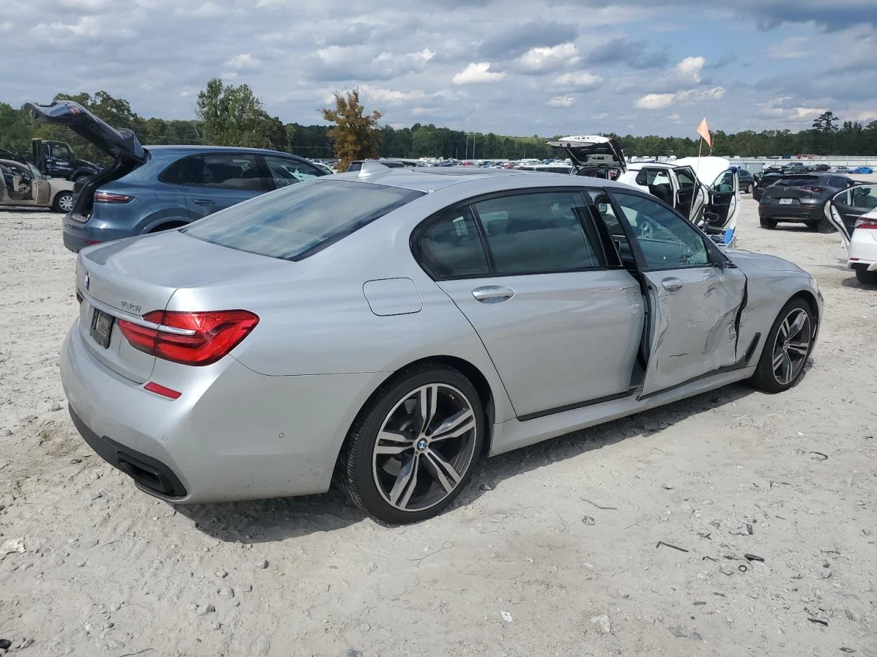 BMW 750 head up, harman/kardon, 360* , дистроник*  - изображение 3