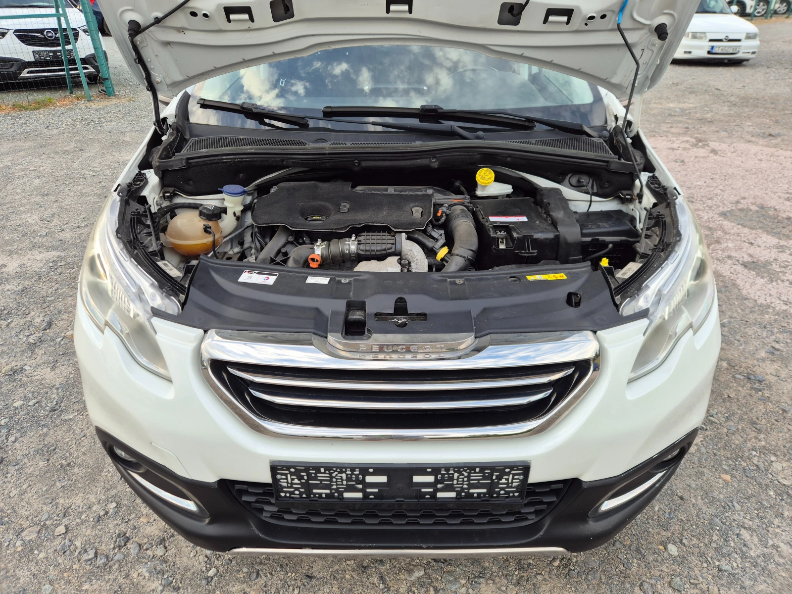 Peugeot 2008 1.6EHdi, снимка 15 - Автомобили и джипове - 52502369