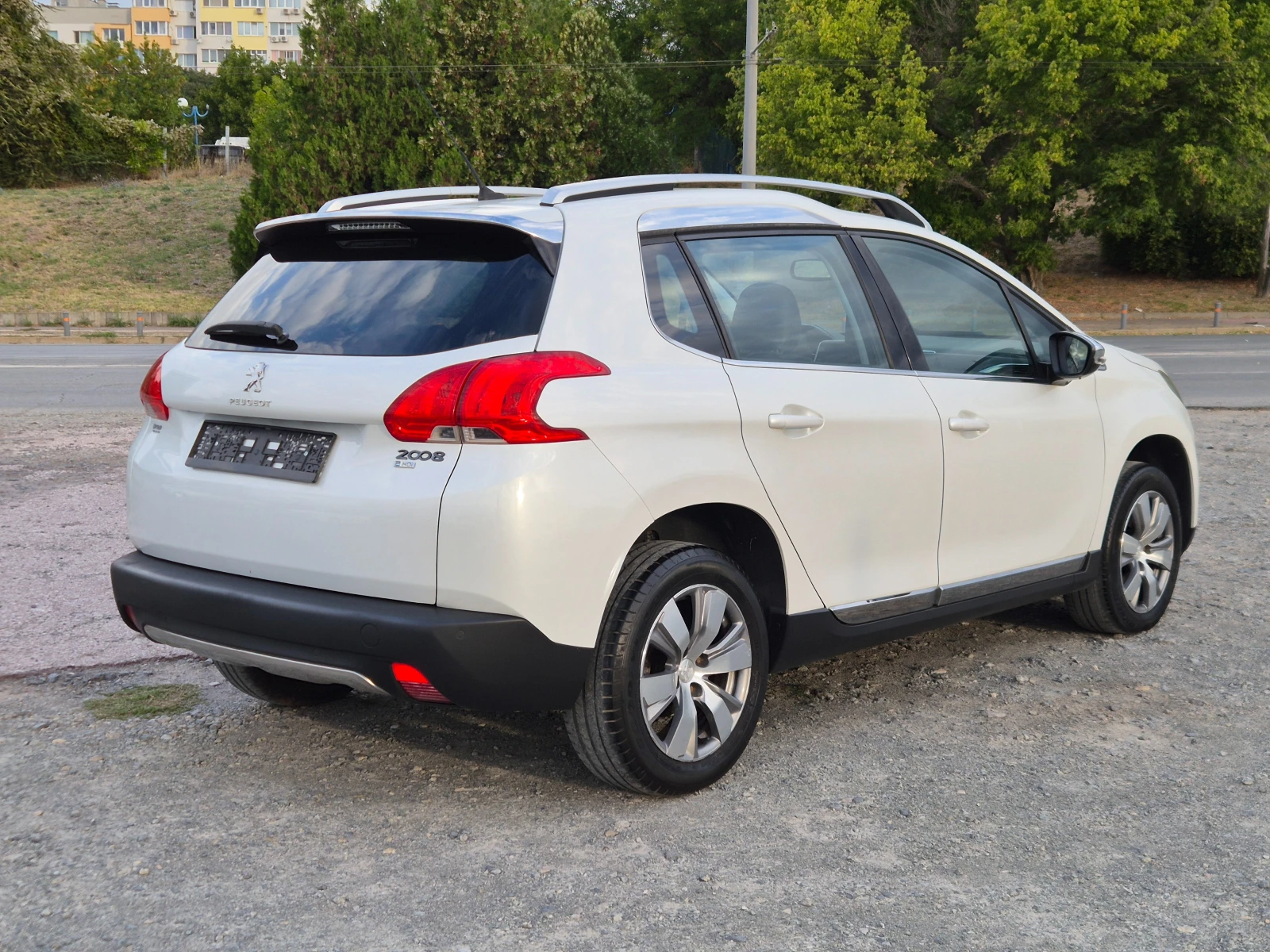 Peugeot 2008 1.6EHdi, снимка 5 - Автомобили и джипове - 52502369