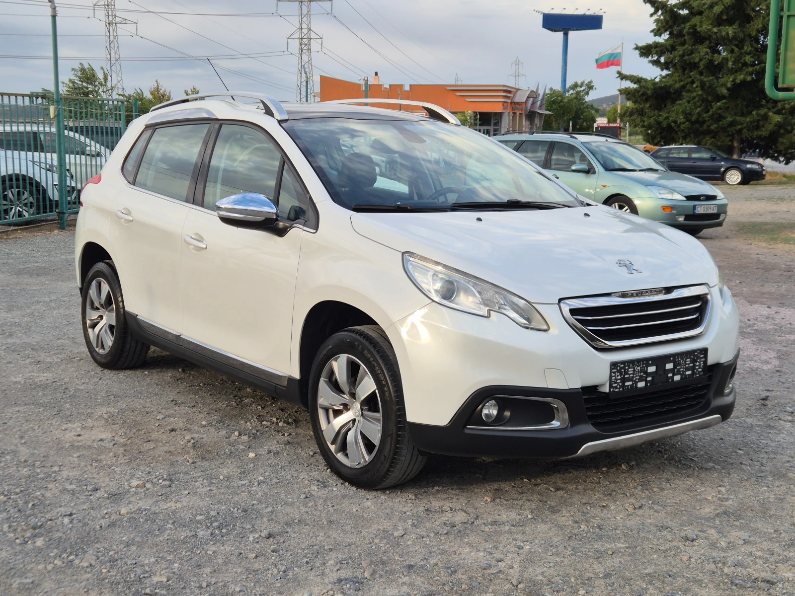 Peugeot 2008 1.6EHdi, снимка 7 - Автомобили и джипове - 52502369
