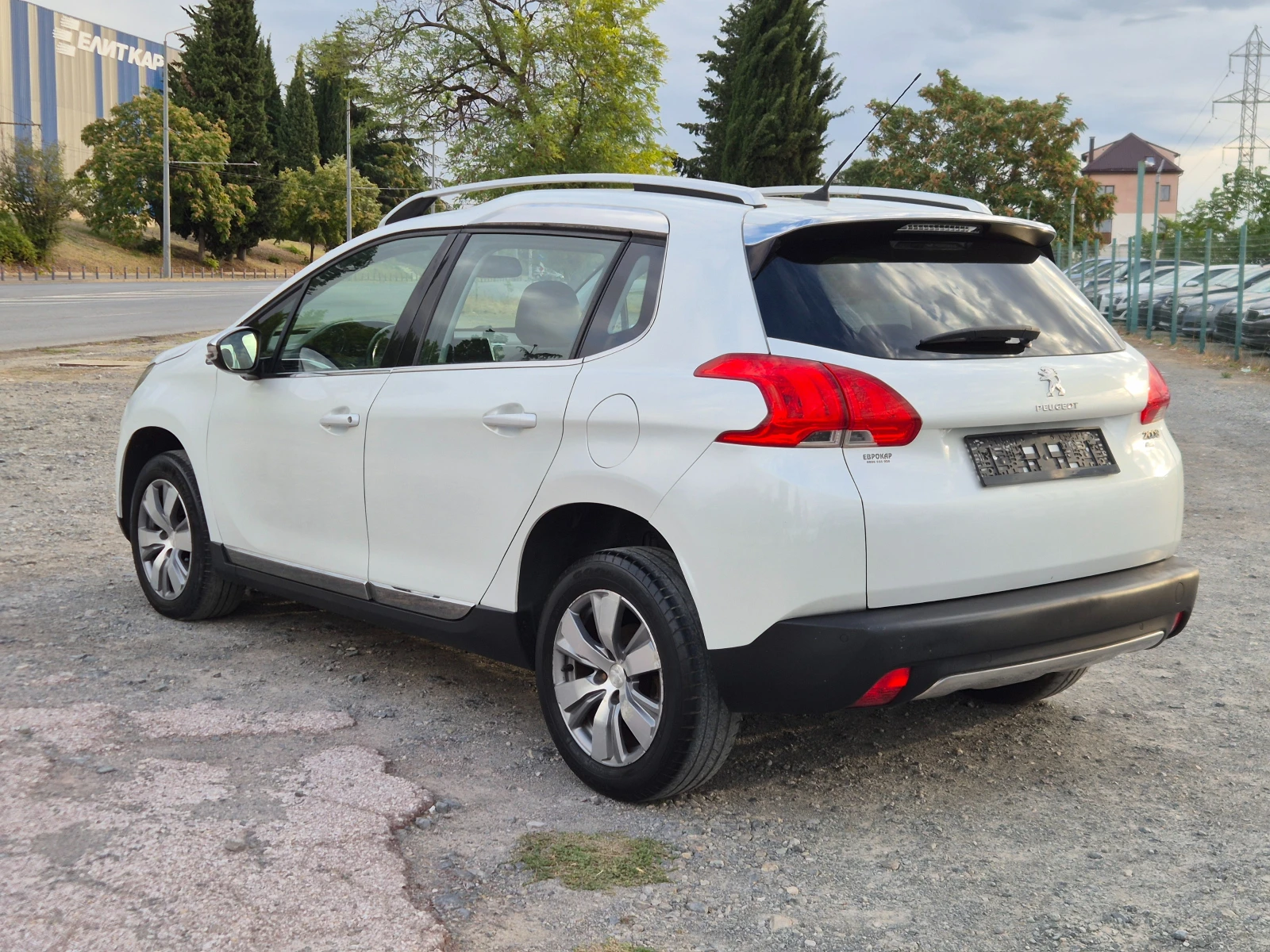 Peugeot 2008 1.6EHdi, снимка 3 - Автомобили и джипове - 52502369
