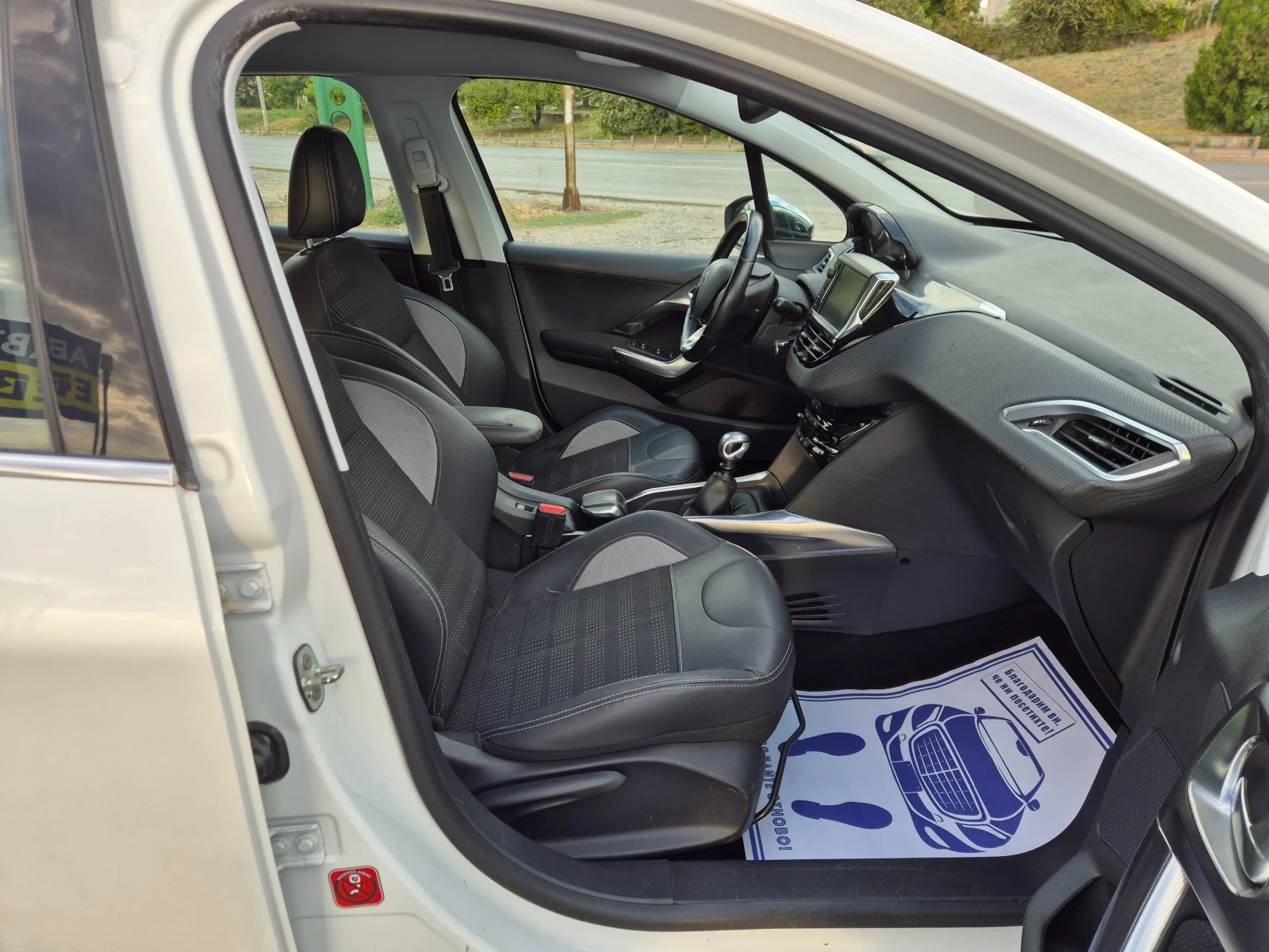 Peugeot 2008 1.6EHdi, снимка 9 - Автомобили и джипове - 52502369